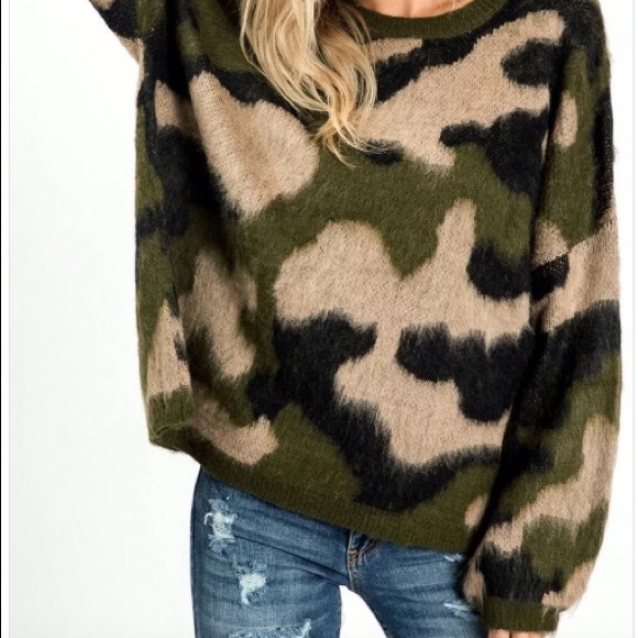 Last 1️⃣ Camouflage Olive & Taupe Fuzzy Sweater - Picture 3 of 7